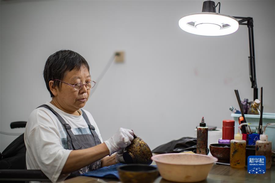 水果狂欢九线机可提现